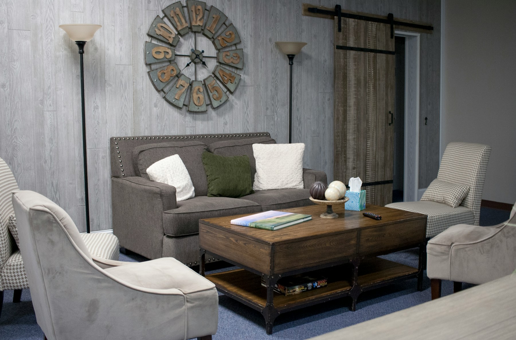 Calm treatment room with a sofa and armchairs